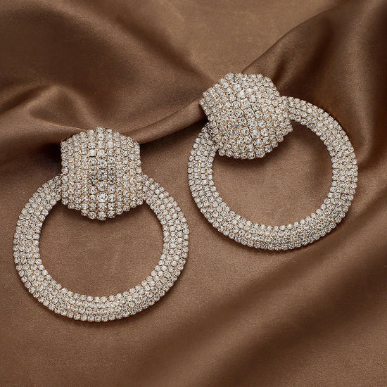 Gota dorada de diamantes de imitación